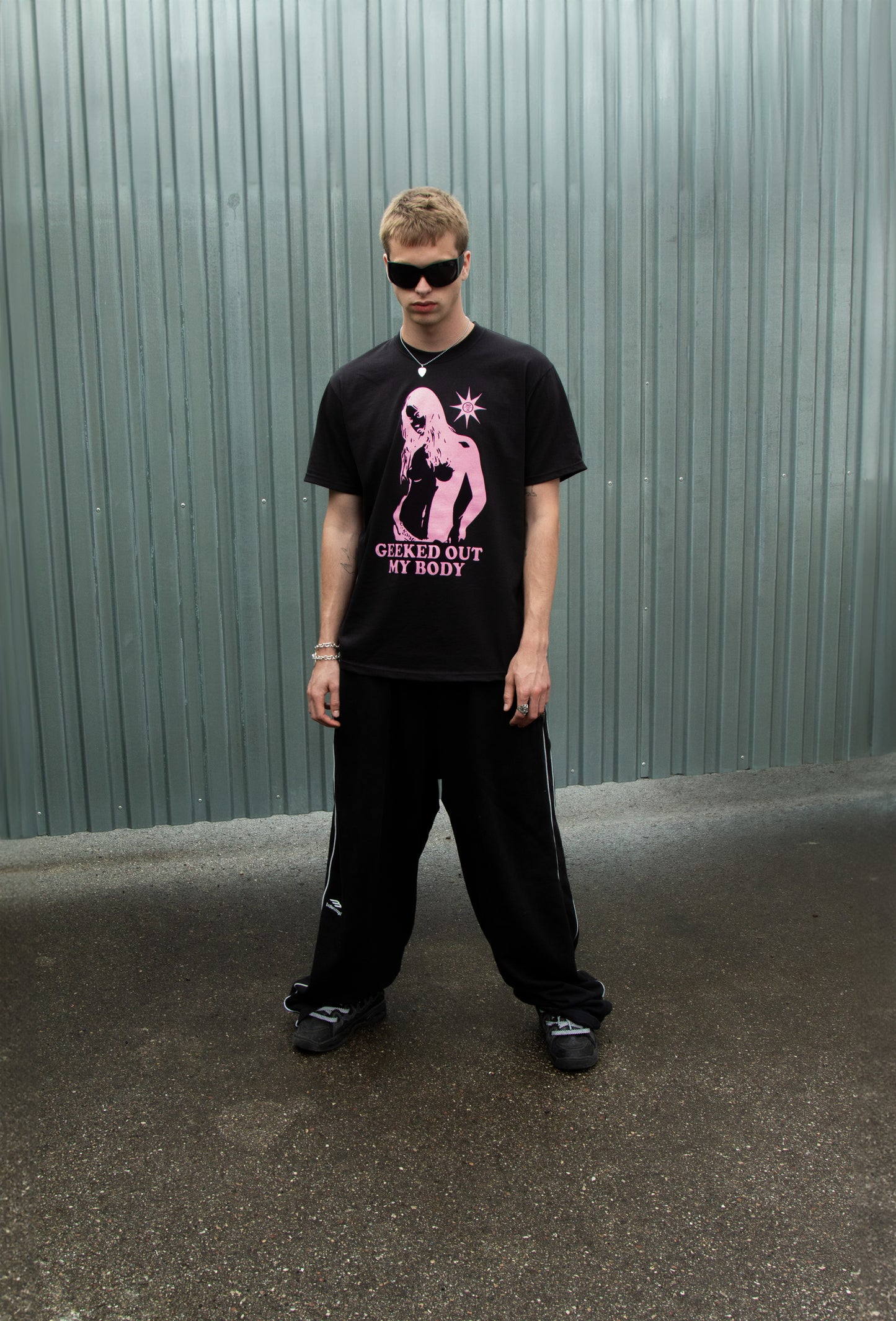 GEEKED TEE (black/pink)