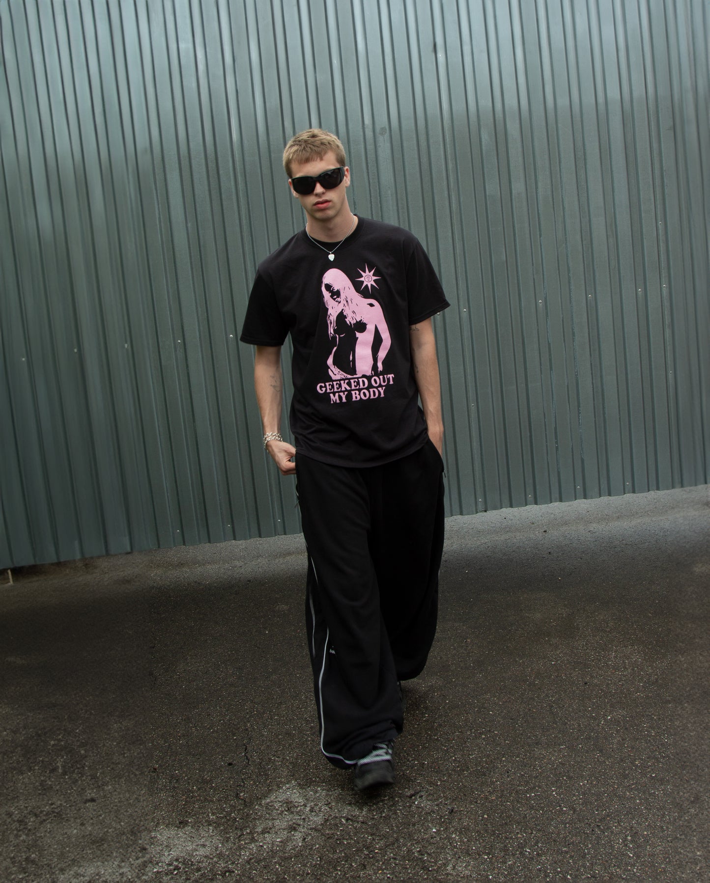 GEEKED TEE (black/pink)